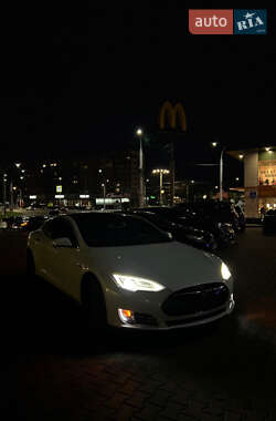 Ліфтбек Tesla Model S 2014 в Чернівцях