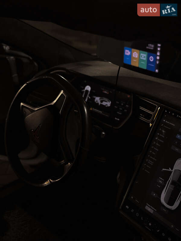 Ліфтбек Tesla Model S 2014 в Чернівцях