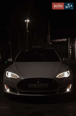Лифтбек Tesla Model S 2014 в Черновцах