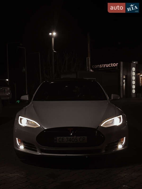 Ліфтбек Tesla Model S 2014 в Чернівцях