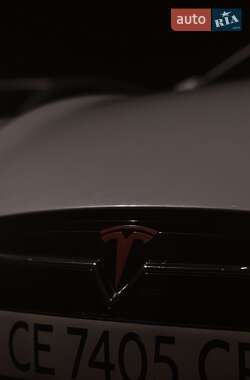 Лифтбек Tesla Model S 2014 в Черновцах