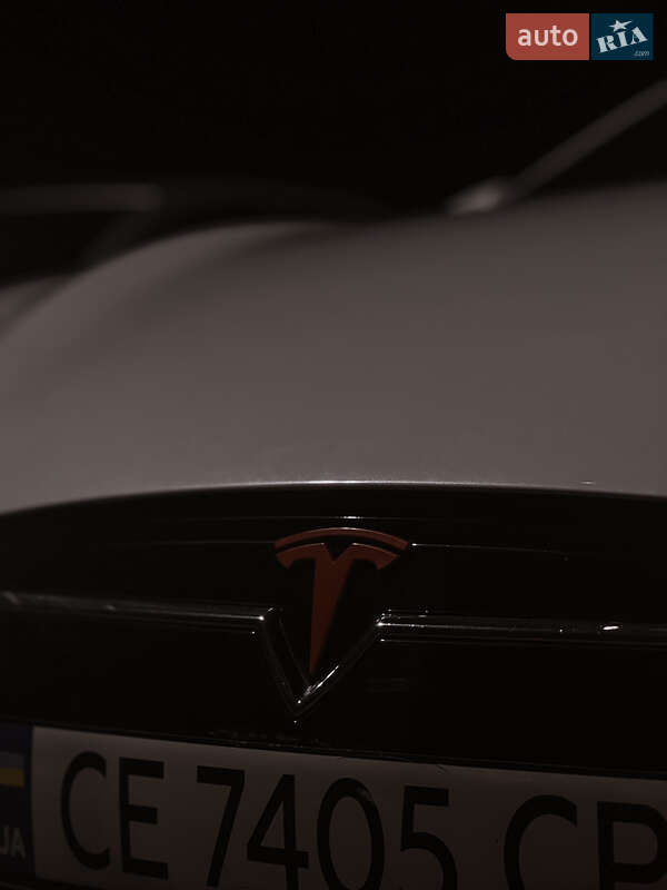 Ліфтбек Tesla Model S 2014 в Чернівцях