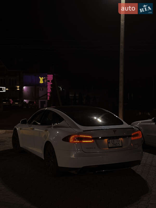 Ліфтбек Tesla Model S 2014 в Чернівцях
