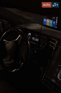 Седан Tesla Model S 2014 в 