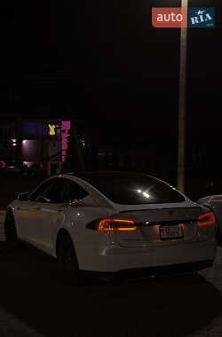 Седан Tesla Model S 2014 в 