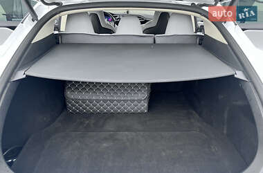 Лифтбек Tesla Model S 2015 в 
