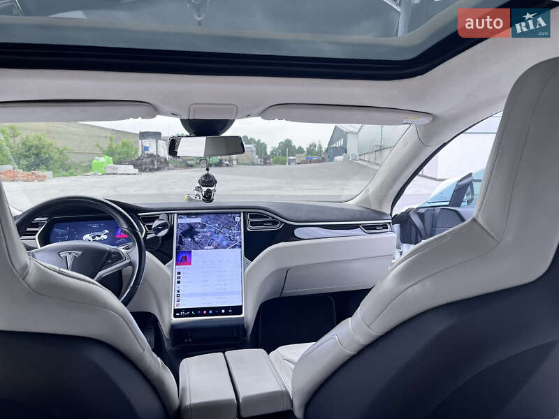 Лифтбек Tesla Model S 2015 в Виннице