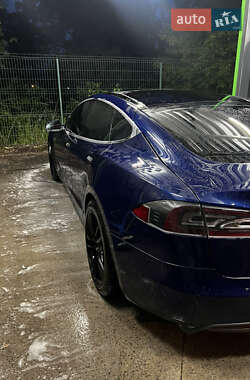 Лифтбек Tesla Model S 2015 в 