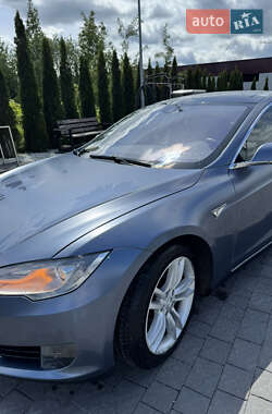 Лифтбек Tesla Model S 2015 в 