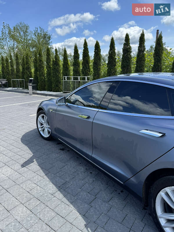 Лифтбек Tesla Model S 2015 в Ивано-Франковске
