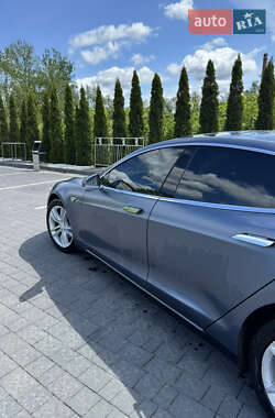 Лифтбек Tesla Model S 2015 в 