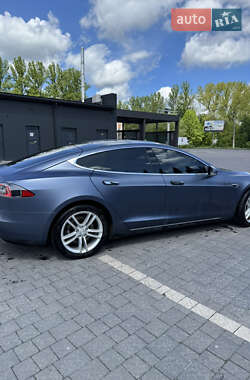 Лифтбек Tesla Model S 2015 в 