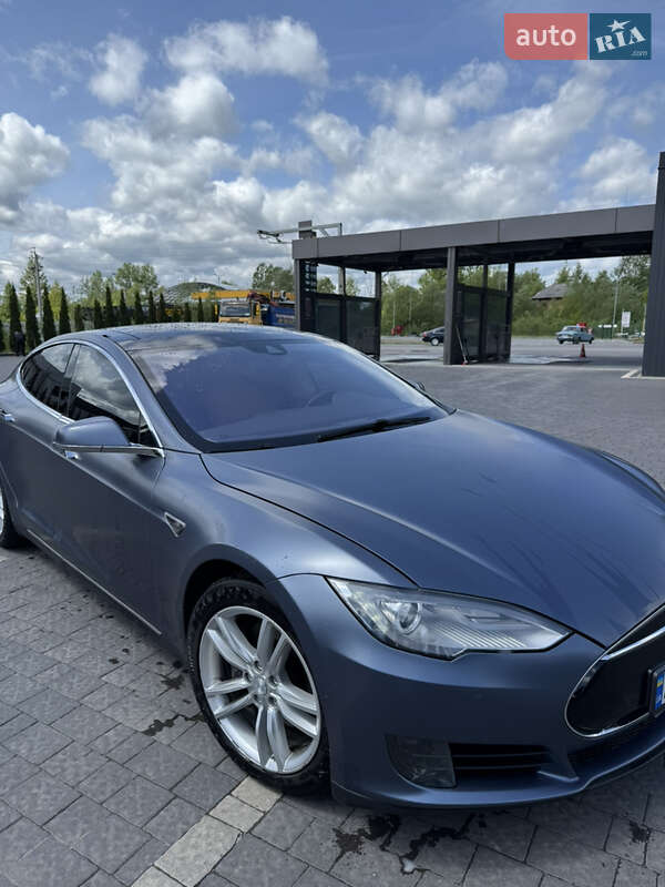 Лифтбек Tesla Model S 2015 в Ивано-Франковске