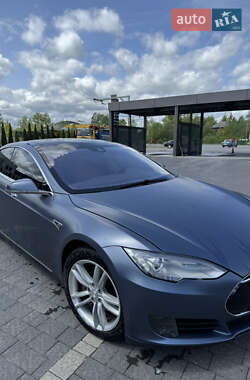 Лифтбек Tesla Model S 2015 в 