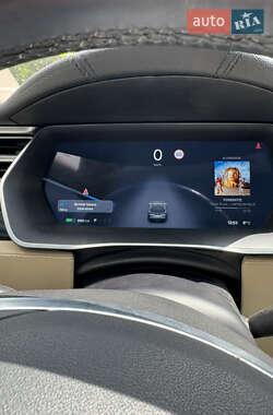 Лифтбек Tesla Model S 2015 в 