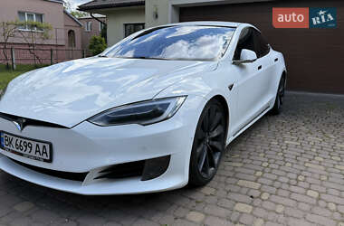 Лифтбек Tesla Model S 2016 в Ровно