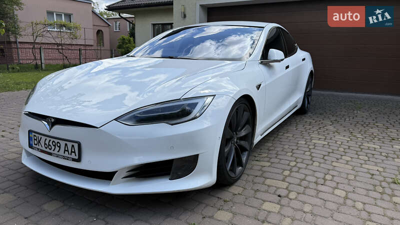 Tesla Model S 2016