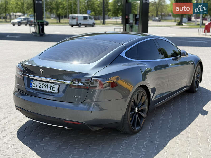 Лифтбек Tesla Model S 2017 в Кременчуге