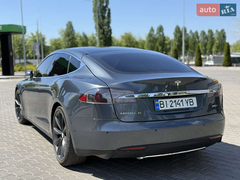 Лифтбек Tesla Model S 2017 в Кременчуге