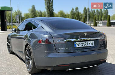 Лифтбек Tesla Model S 2017 в 