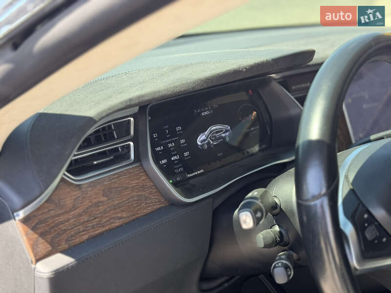 Лифтбек Tesla Model S 2017 в Кременчуге