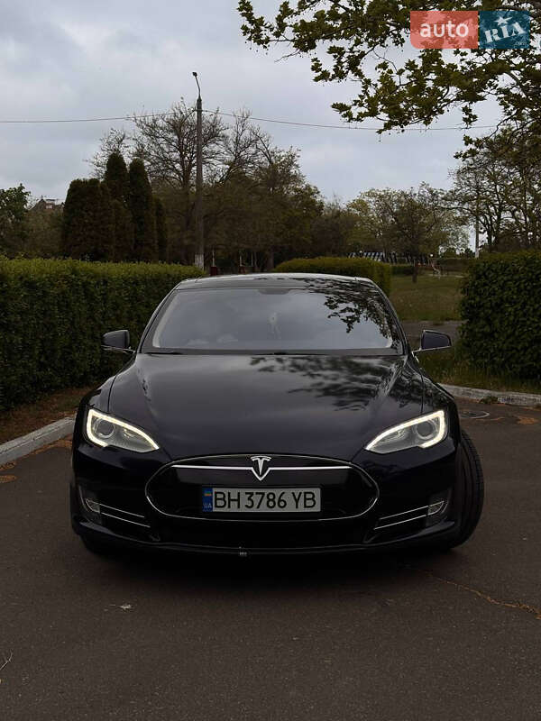 Лифтбек Tesla Model S 2013 в Черноморске