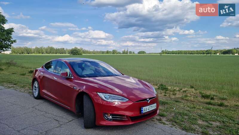 Ліфтбек Tesla Model S 2017 в Києві