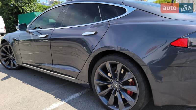 Лифтбек Tesla Model S 2017 в Киеве фото 9 Лифтбек Tesla Model S 2017 в Киеве