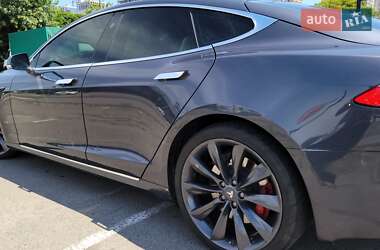Лифтбек Tesla Model S 2017 в 