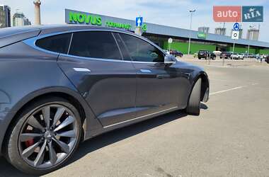 Лифтбек Tesla Model S 2017 в Киеве