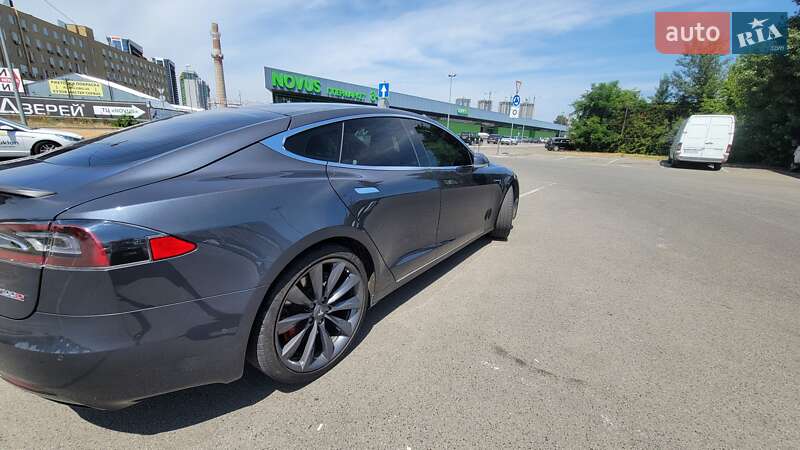 Лифтбек Tesla Model S 2017 в Киеве фото 12 Лифтбек Tesla Model S 2017 в Киеве
