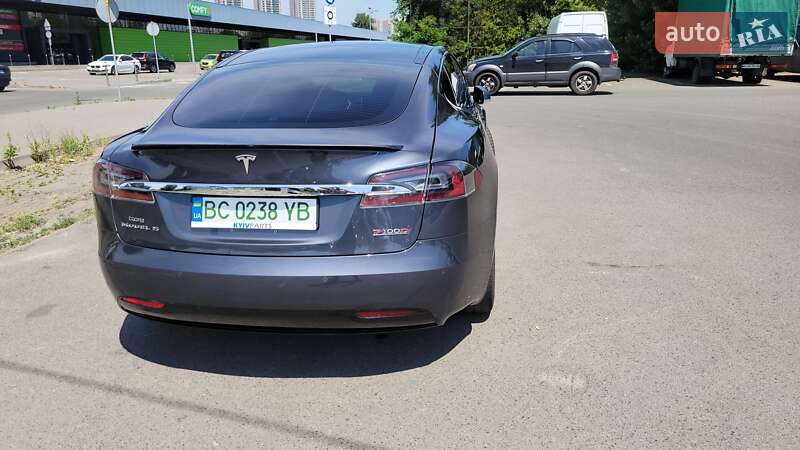 Лифтбек Tesla Model S 2017 в Киеве