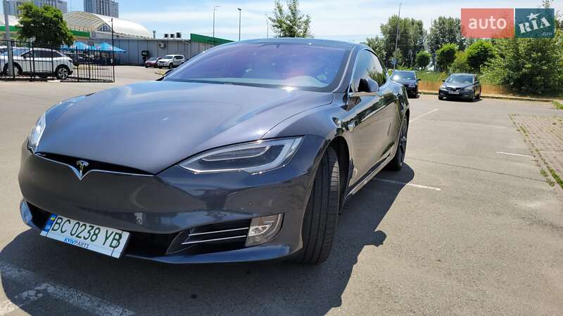 Лифтбек Tesla Model S 2017 в Киеве