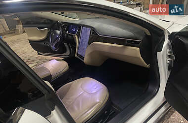 Лифтбек Tesla Model S 2012 в 