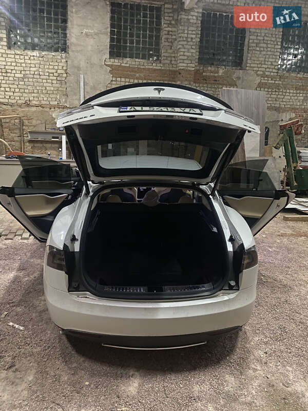 Ліфтбек Tesla Model S 2012 в Овручі
