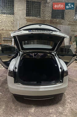 Лифтбек Tesla Model S 2012 в 