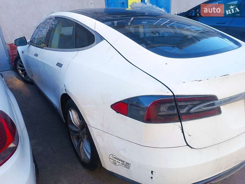 Лифтбек Tesla Model S 2014 в Львове