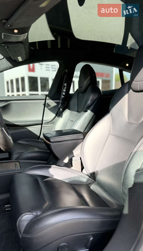 Лифтбек Tesla Model S 2019 в Виннице