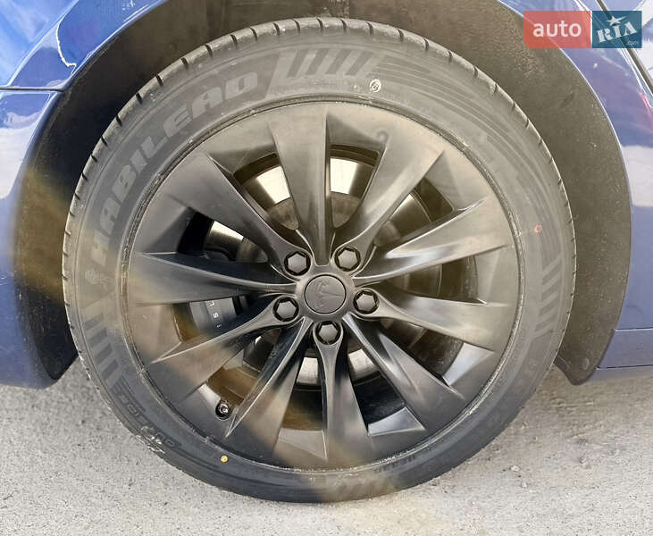 Лифтбек Tesla Model S 2019 в Виннице