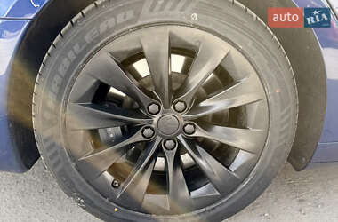 Лифтбек Tesla Model S 2019 в 