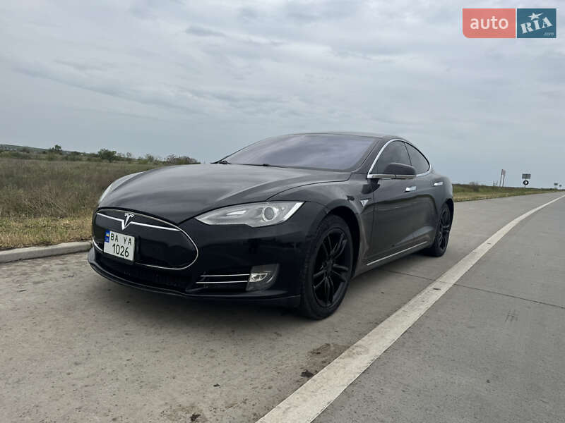 Ліфтбек Tesla Model S 2014 в Миколаєві
