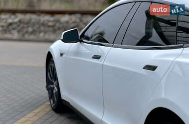 Лифтбек Tesla Model S 2014 в 