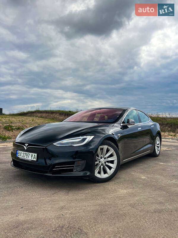 Лифтбек Tesla Model S 2017 в Ровно