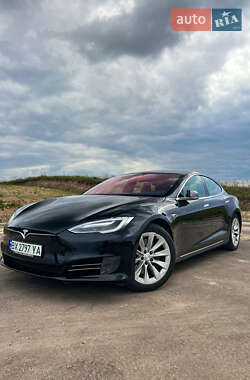Лифтбек Tesla Model S 2017 в 