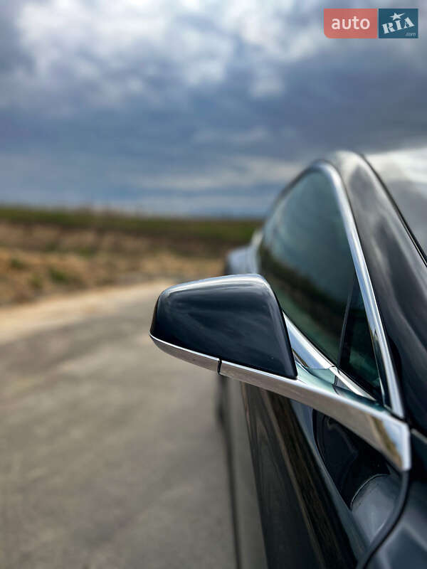 Ліфтбек Tesla Model S 2017 в Рівному