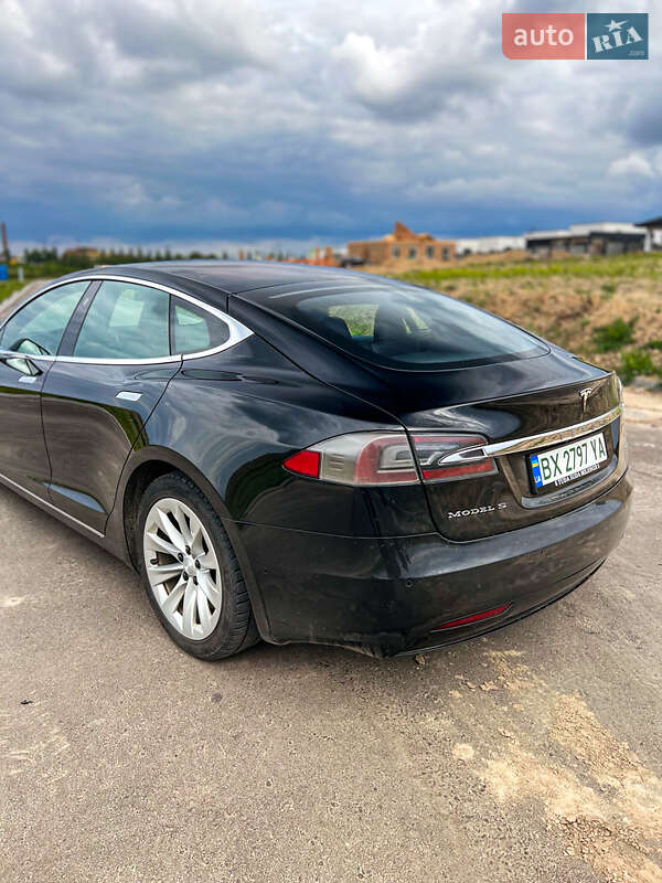 Лифтбек Tesla Model S 2017 в Ровно