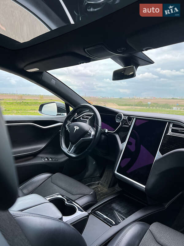 Лифтбек Tesla Model S 2017 в Ровно