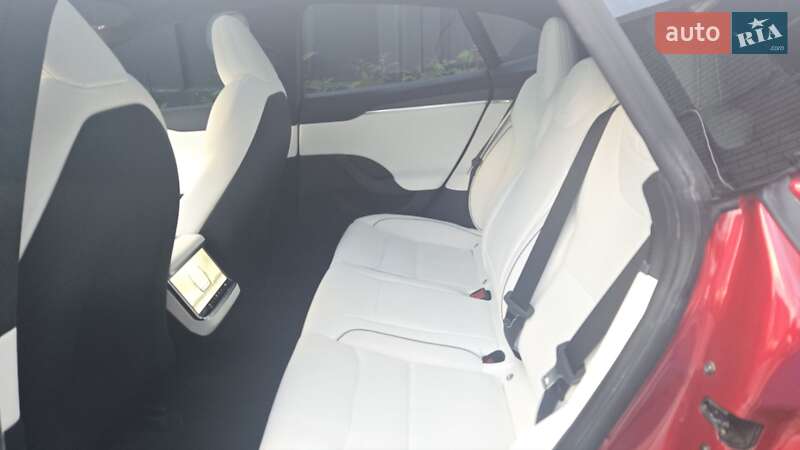 Лифтбек Tesla Model S 2023 в Киеве