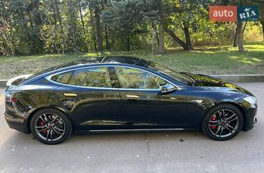 Лифтбек Tesla Model S 2015 в 