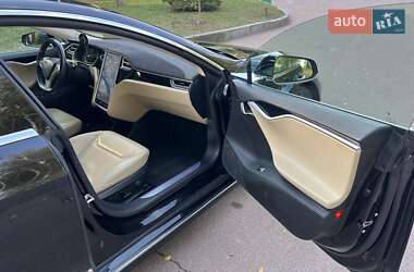 Лифтбек Tesla Model S 2015 в 